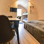2 Bedroom Cozy In アパート