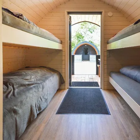 2 Bedroom Cozy In アパート